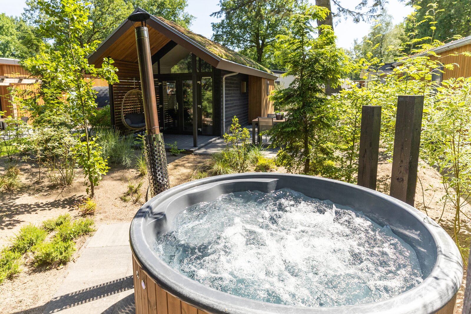 berkenrhode-jacuzzi-tiny-lodge.jpg